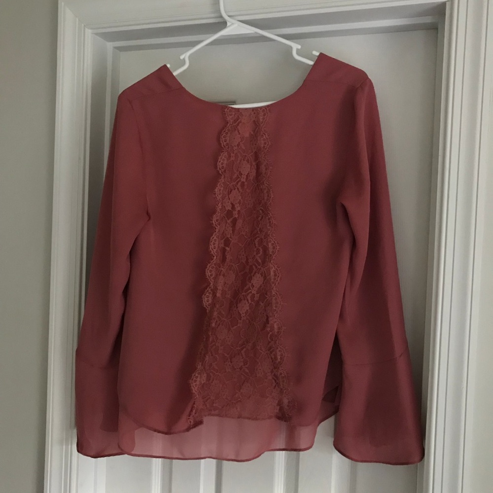 Beautiful blouse - Picture 2 of 4
